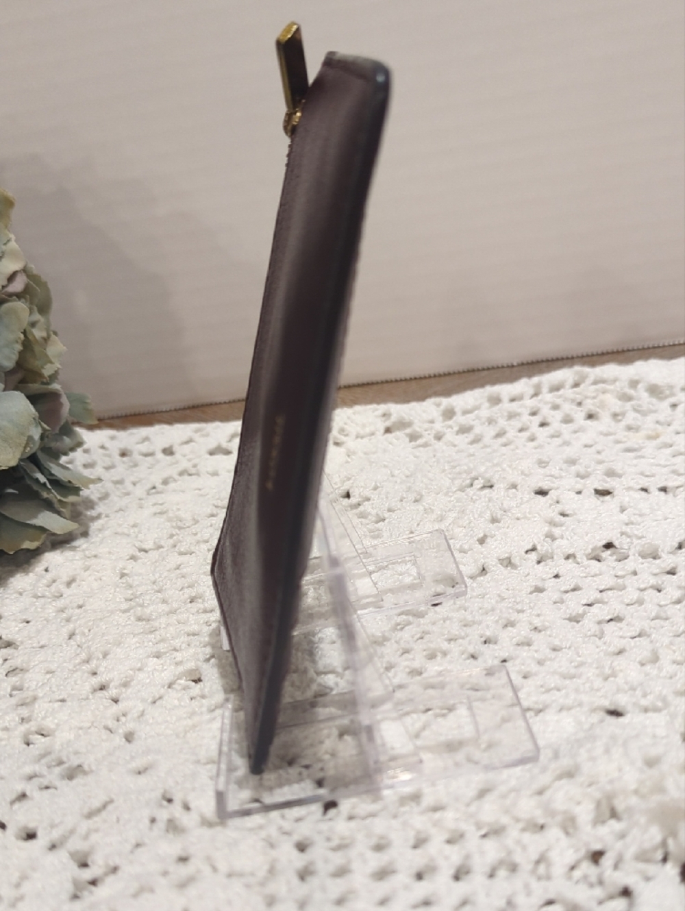 Fossil Leather Card Wallet in Deep Wine with Gold Hardware - Picture 6 of 7
